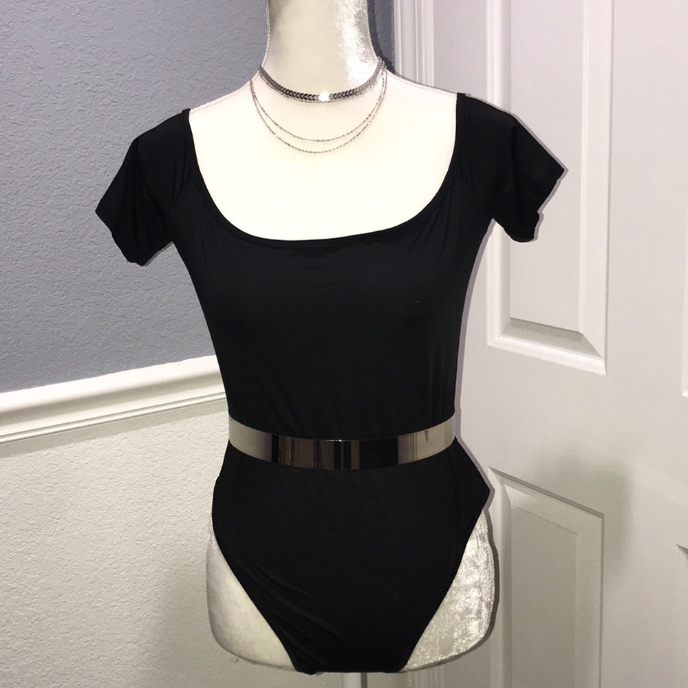 “Emily” Short Sleeve Plain Black Bodysuit ✨💕
